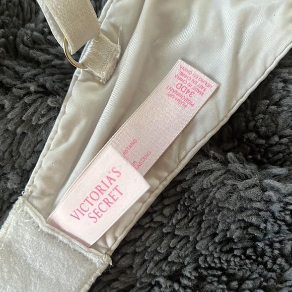 Victoria’s Secret push up bra - Picture 3 of 5